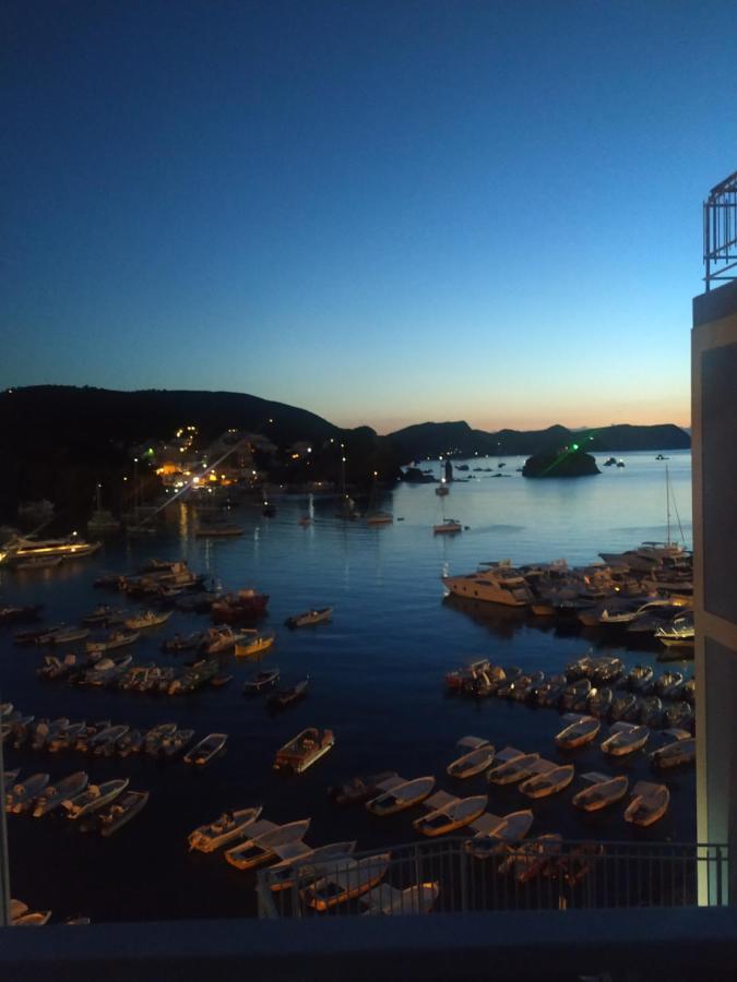 Hotel La Baia Понца Екстериор снимка