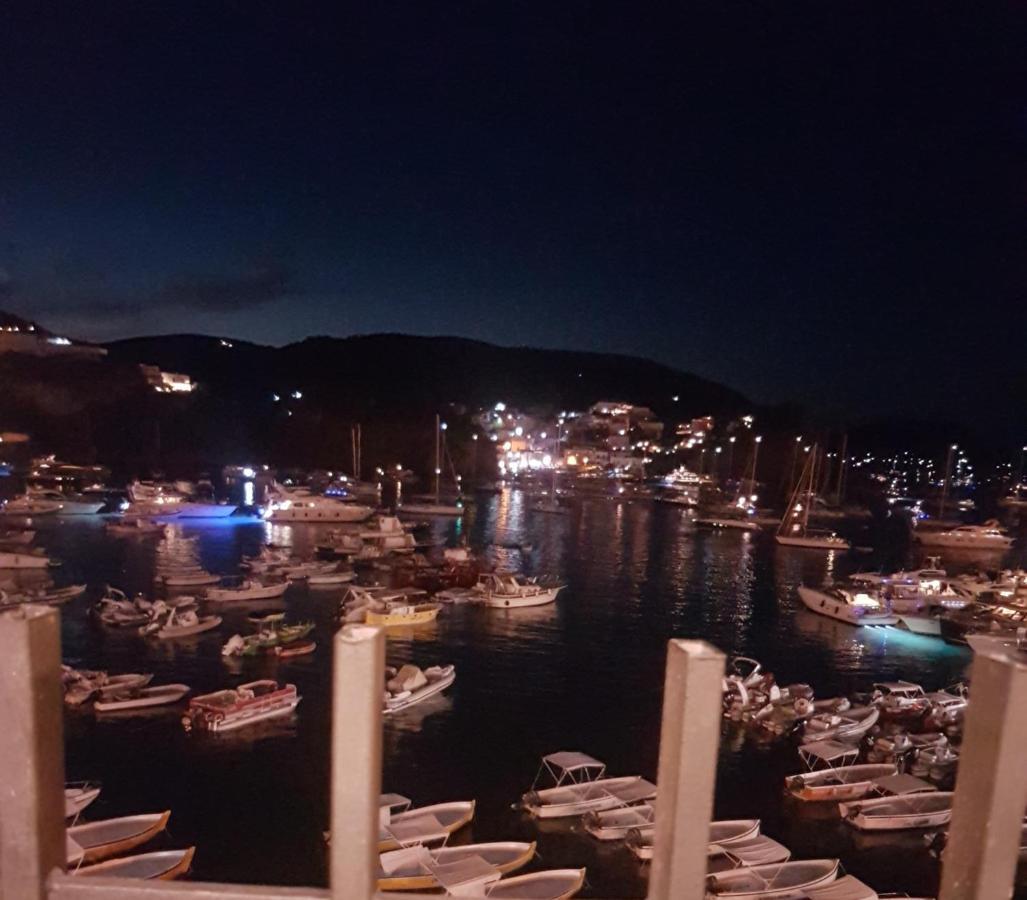 Hotel La Baia Понца Екстериор снимка