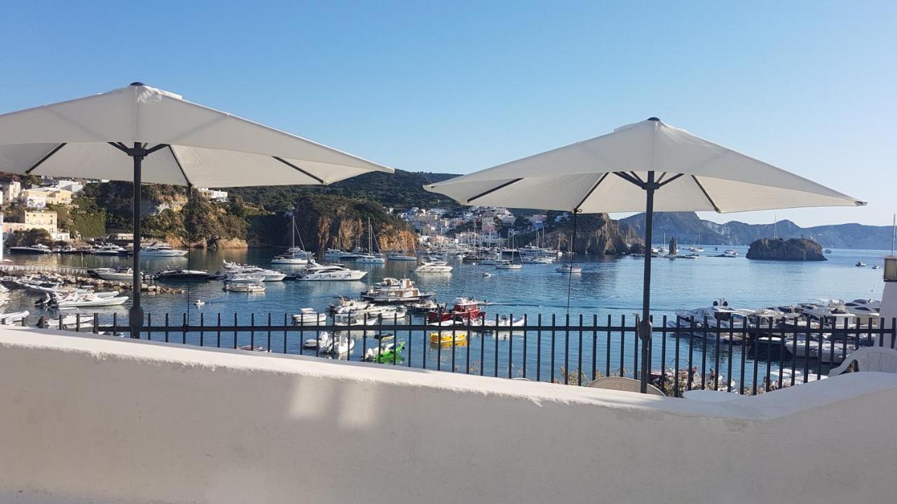 Hotel La Baia Понца Екстериор снимка