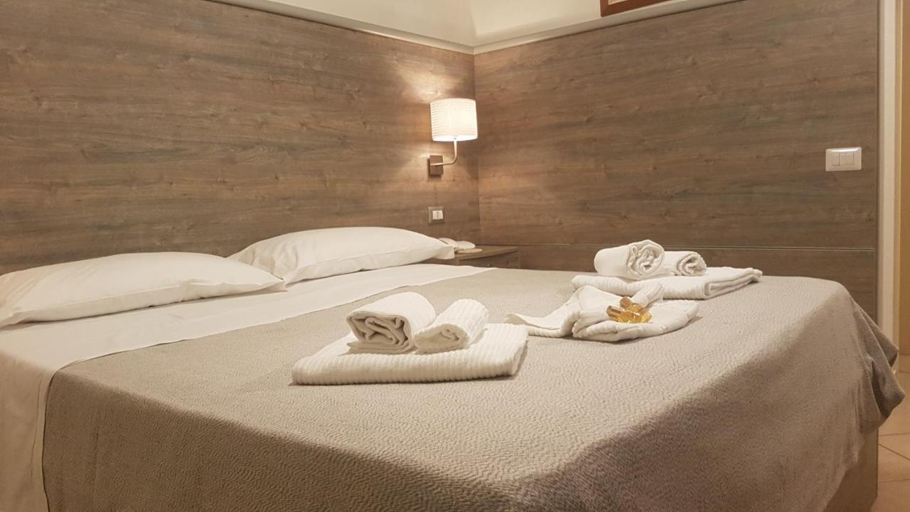 Hotel La Baia Понца Екстериор снимка