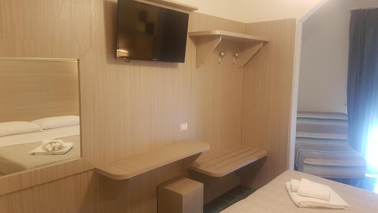 Hotel La Baia Понца Екстериор снимка