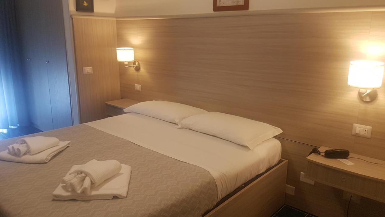 Hotel La Baia Понца Екстериор снимка