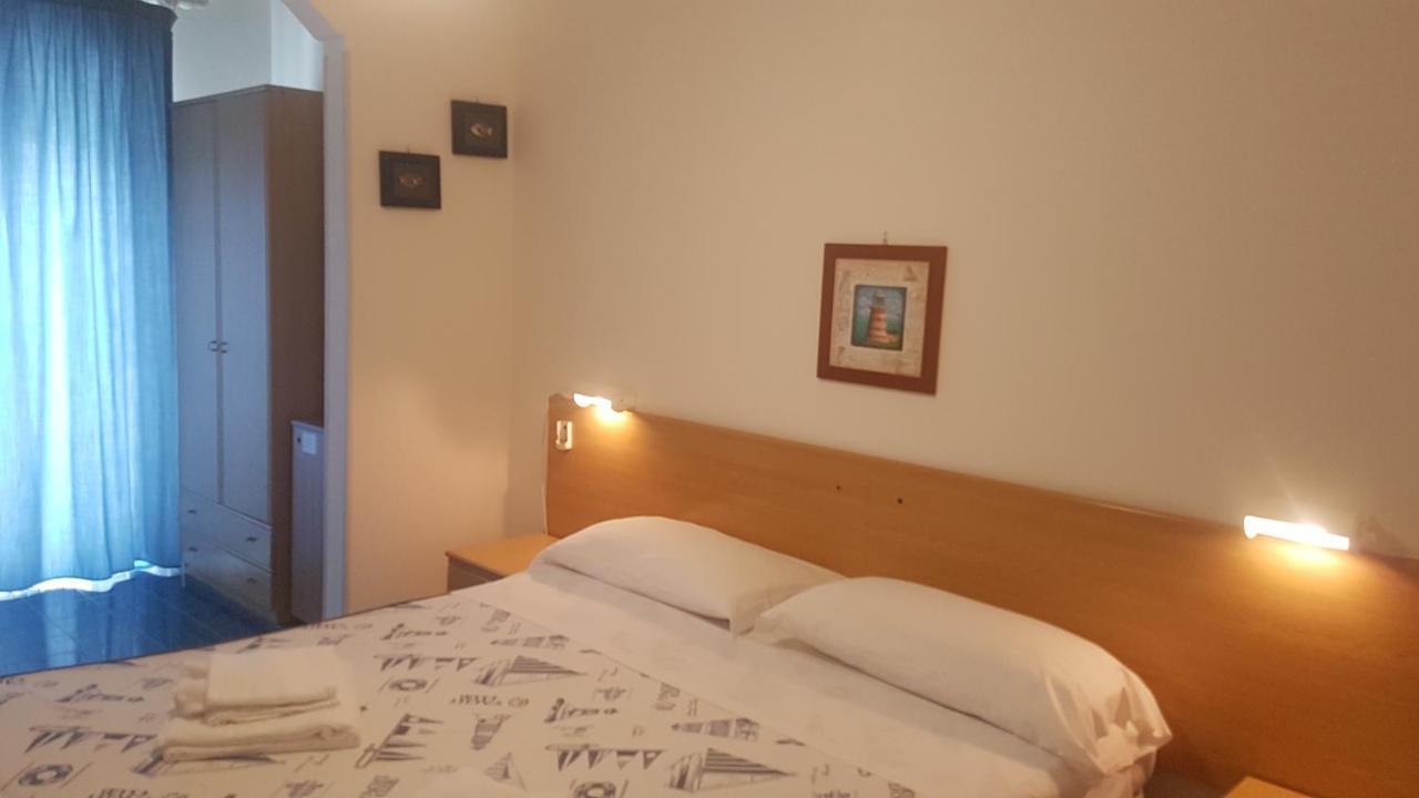 Hotel La Baia Понца Екстериор снимка
