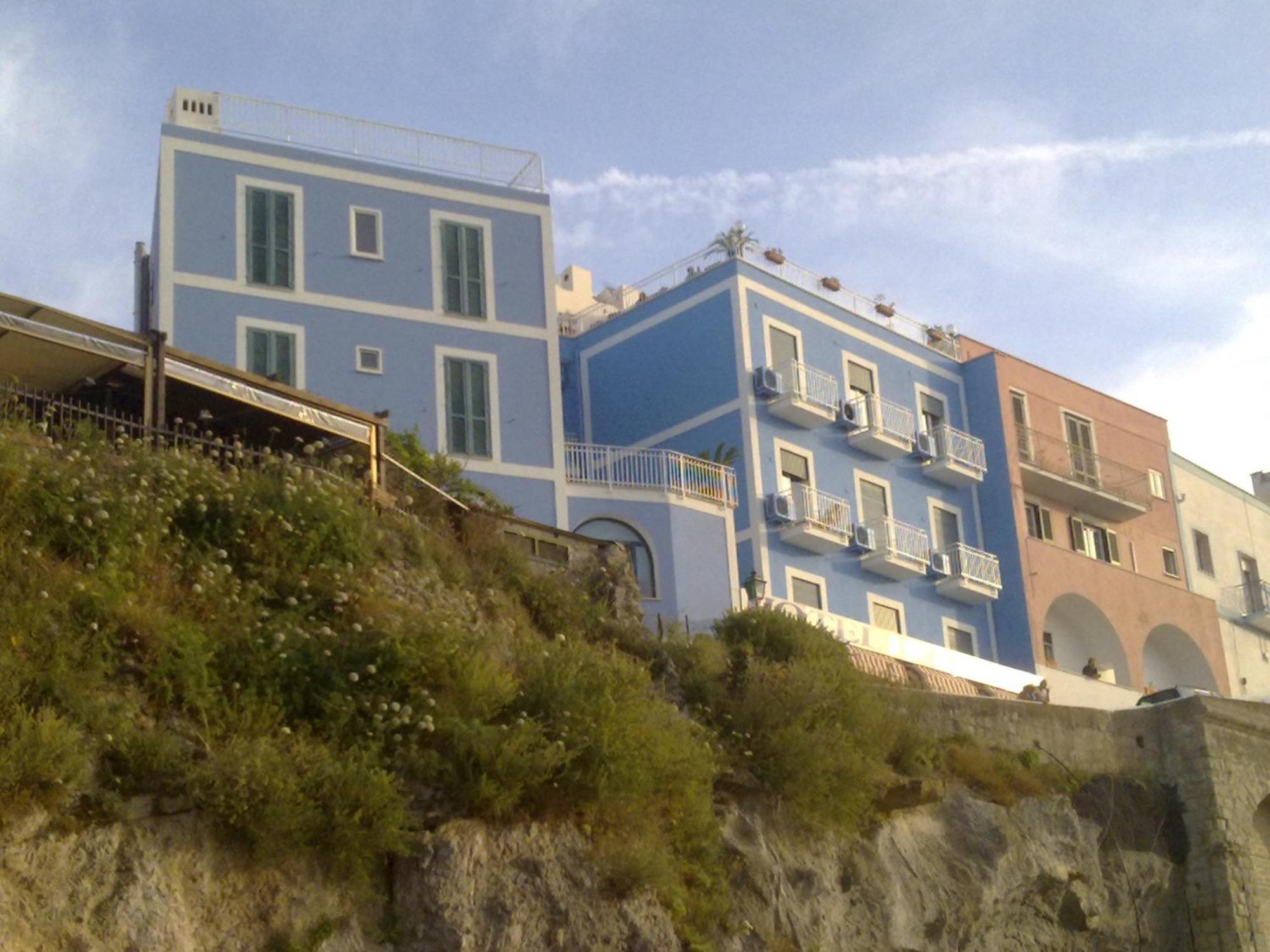 Hotel La Baia Понца Екстериор снимка
