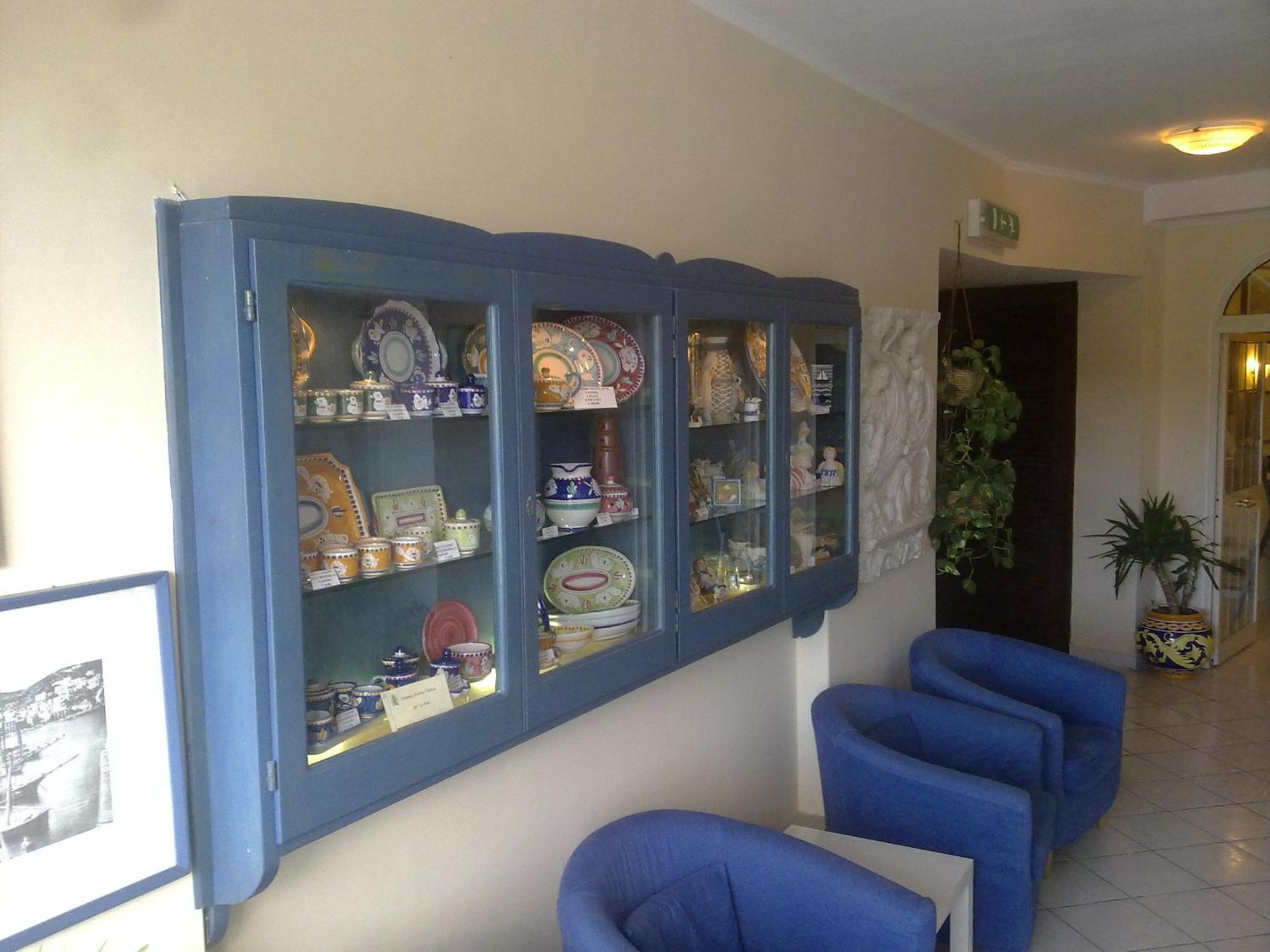 Hotel La Baia Понца Екстериор снимка