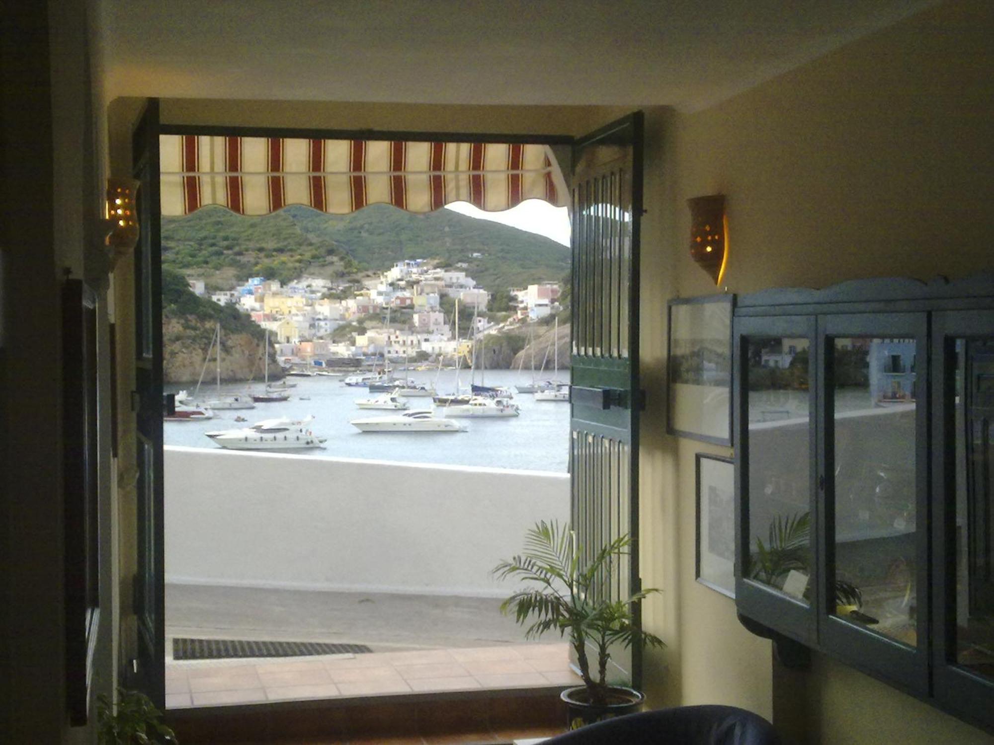 Hotel La Baia Понца Екстериор снимка