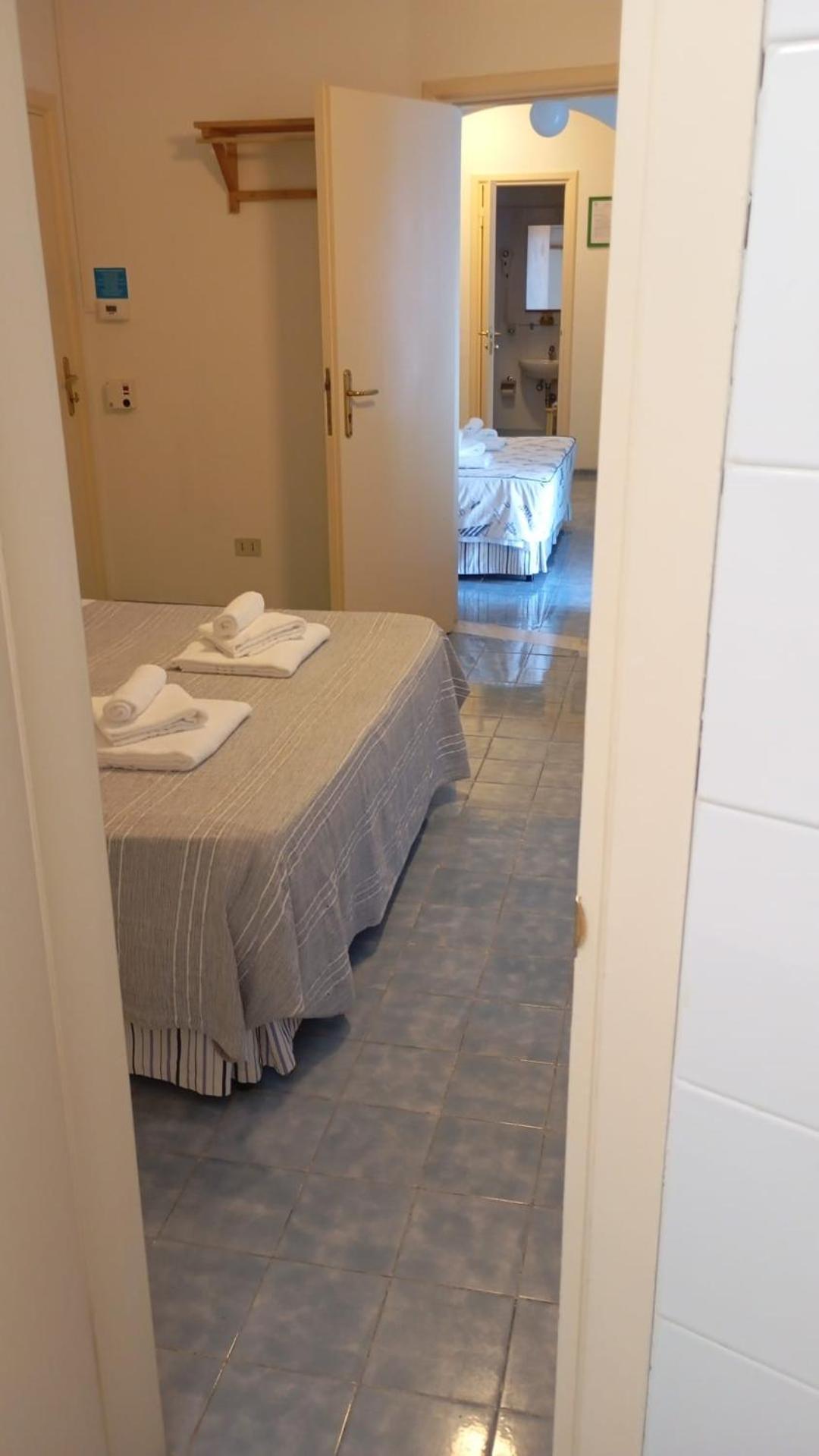 Hotel La Baia Понца Екстериор снимка