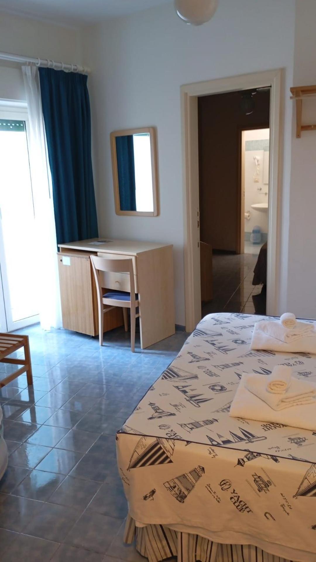 Hotel La Baia Понца Екстериор снимка
