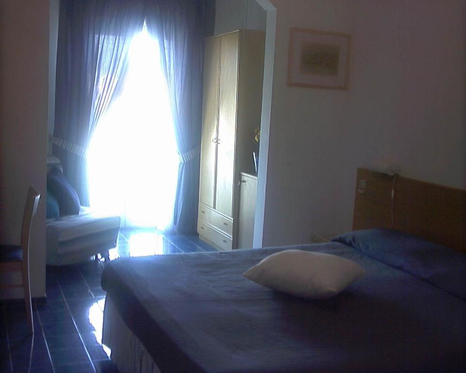 Hotel La Baia Понца Стая снимка
