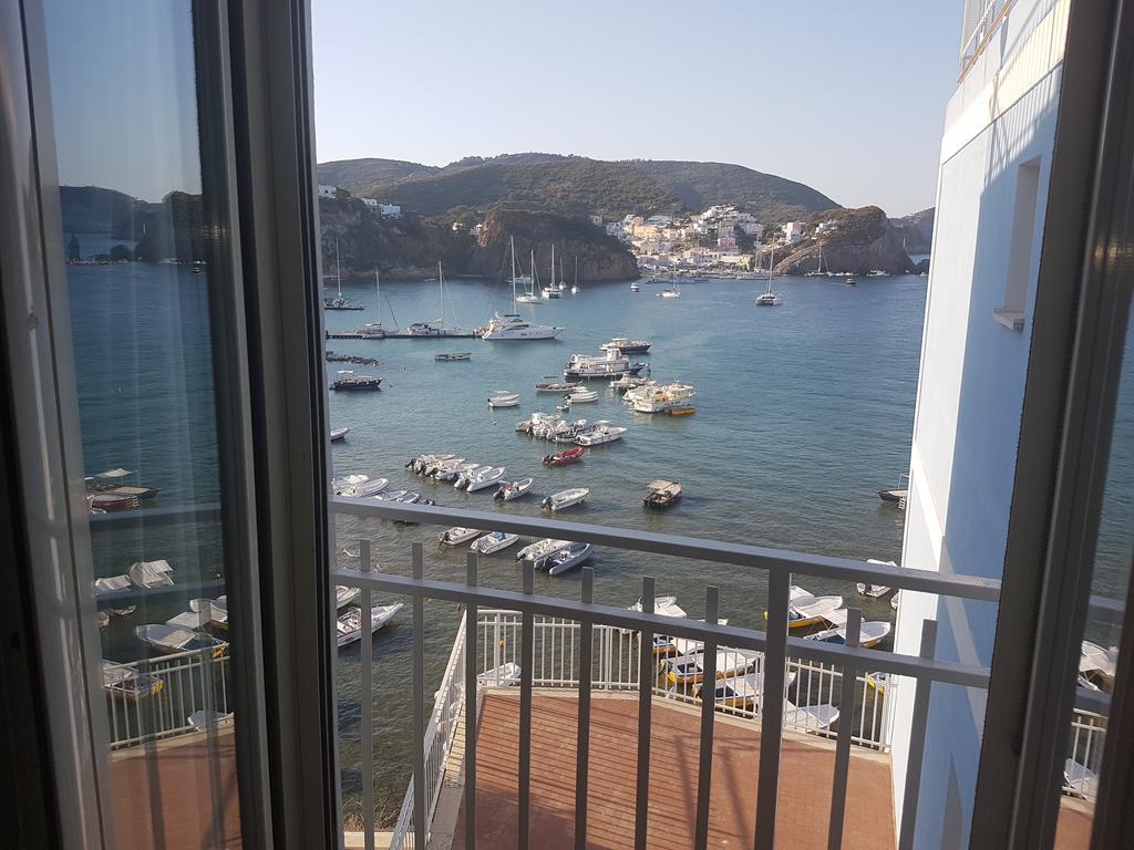 Hotel La Baia Понца Екстериор снимка